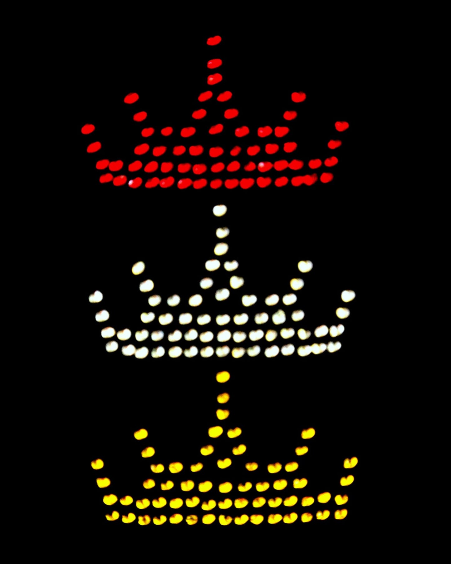 Oeteldonk Oeteldonk strass strijkembleem kroontjes 3x klein 8,5cmx5cm rwg - Oetel.club