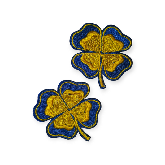 Klavertje vier patch blauw-geel (5 cm), Ossekoppenrijk Krullendonk Dommelbaorzedurp carnavalsembleem – Oetelclub
