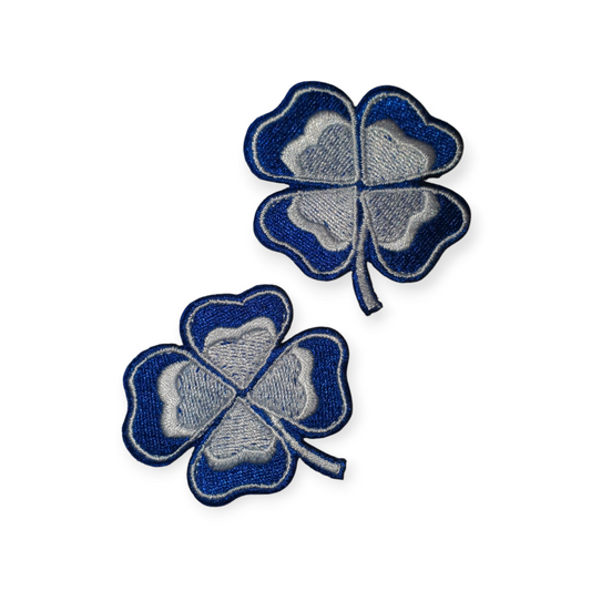 Klavertje vier patch blauw-wit (5 cm), borduurembleem carnaval – Oetelclub