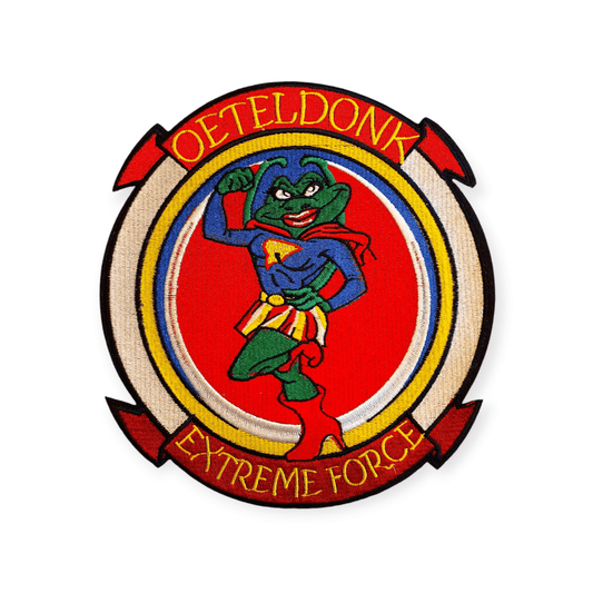 XL rugembleem met Oeteldonks powervrouwke in RWG-kleuren – OetelClub borduur embleem