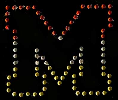 Oeteldonk Oeteldonk strass applicatie alfabet rood, wit, geel 4cm hoog open letter M rwg - Oetel.club